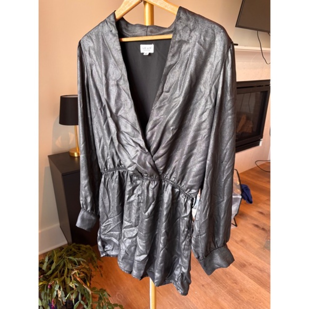 LE LIS COLLECTION Metallic Silver Long Sleeve V Neck Ruched‎ Waist Mini romper L